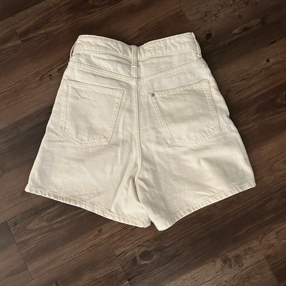 Off-White High Waisted Shorts - Size 0 - Picture 2 of 5